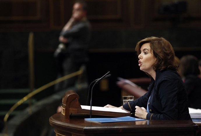 Soraya Saénz De Santamaría, En El Atril Del Congreso