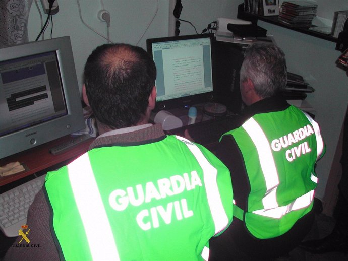 Agentes De La Guardia Civil