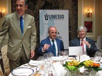 Sebastián defiende la "sensibilidad" del Gobierno con los costes