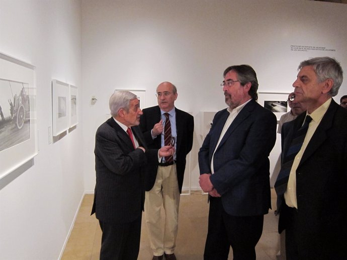 El Alcalde Belloch Ha Visitado La Exposición En La Lonja
