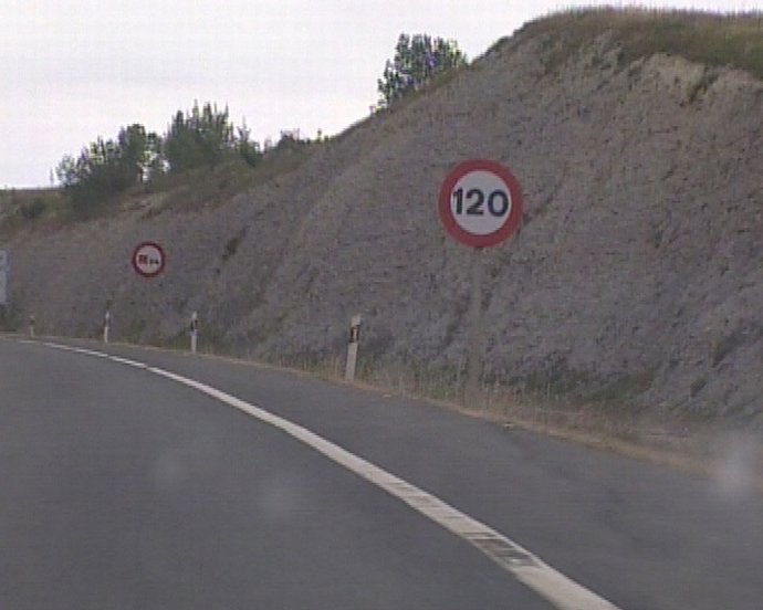 Retiran las pegatinas de 110 km/h en Álava