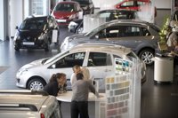 Las ventas de coches caen un 31,4% en junio tras dos meses de descensos
