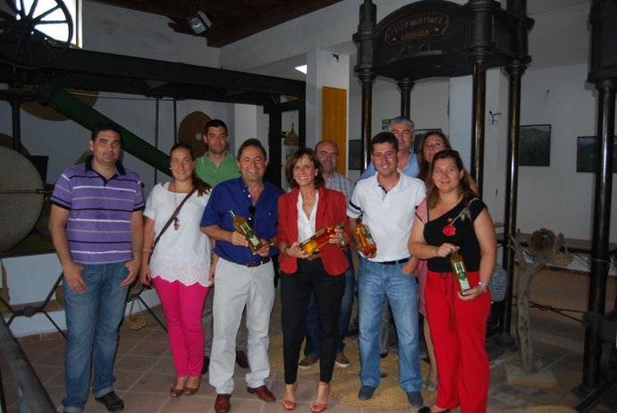 La Delegada Del Gobierno, Remedios Martel, Y El Alcalde De Guaro En Su Visita