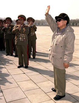 Kim Jong Il reaparece en público