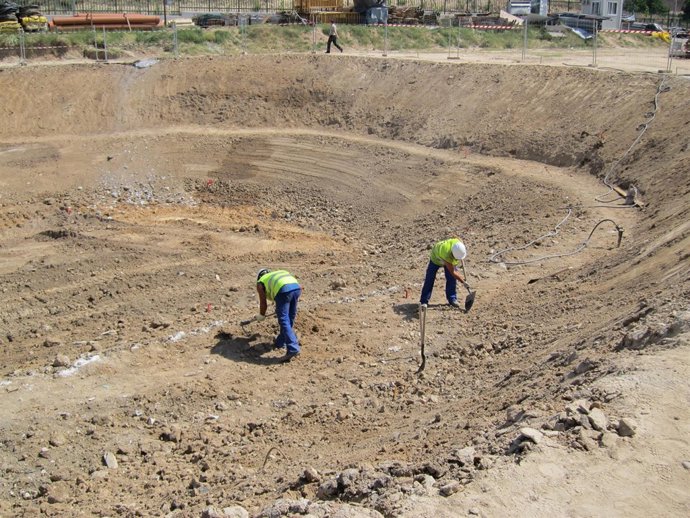 Obreros Trabajando En La Prolongación Del Metro