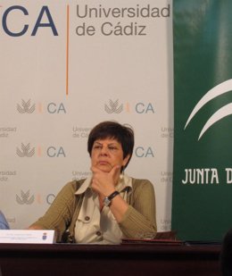 Josefina Cruz Villalón En Rueda De Prensa En Cádiz