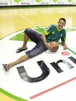 Kirstaps Valters Posa En La Pista Del Martín Carpena