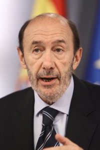 Rubalcaba: "El Gobierno respeta" y "acata" la operación