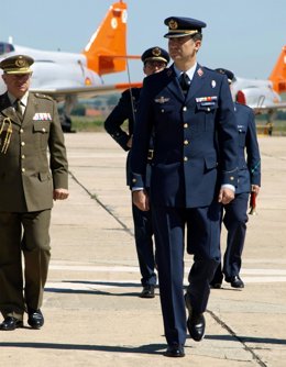 El Príncipe De Asturias Pasa Revista A Las Tropas En Matacán         