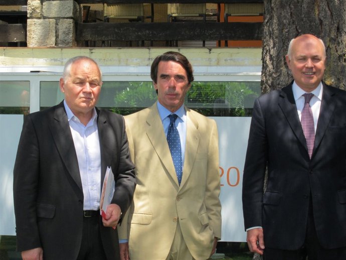 El Ex Presidente Del Gobierno José María Aznar En Navacerrada (Madrid)