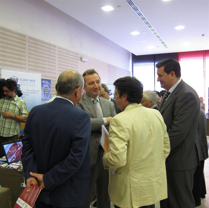 El Consejero De Empleo, Manuel Recio, Con Miembros De Feansal