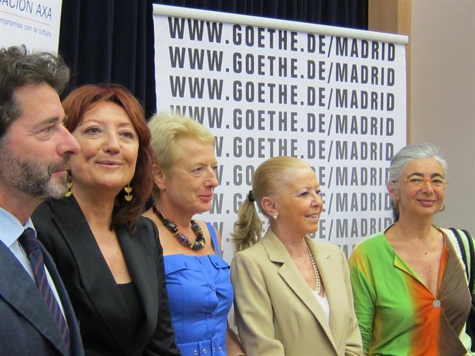 Firma de un convenio en torno al Hay Festival