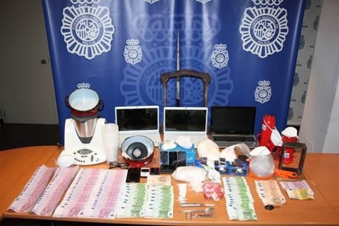 Dinero Y Efectos Intervenidos En La Operación Policial 