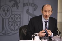 Rubalcaba: "El Gobierno respeta" y "ataca" la operación
