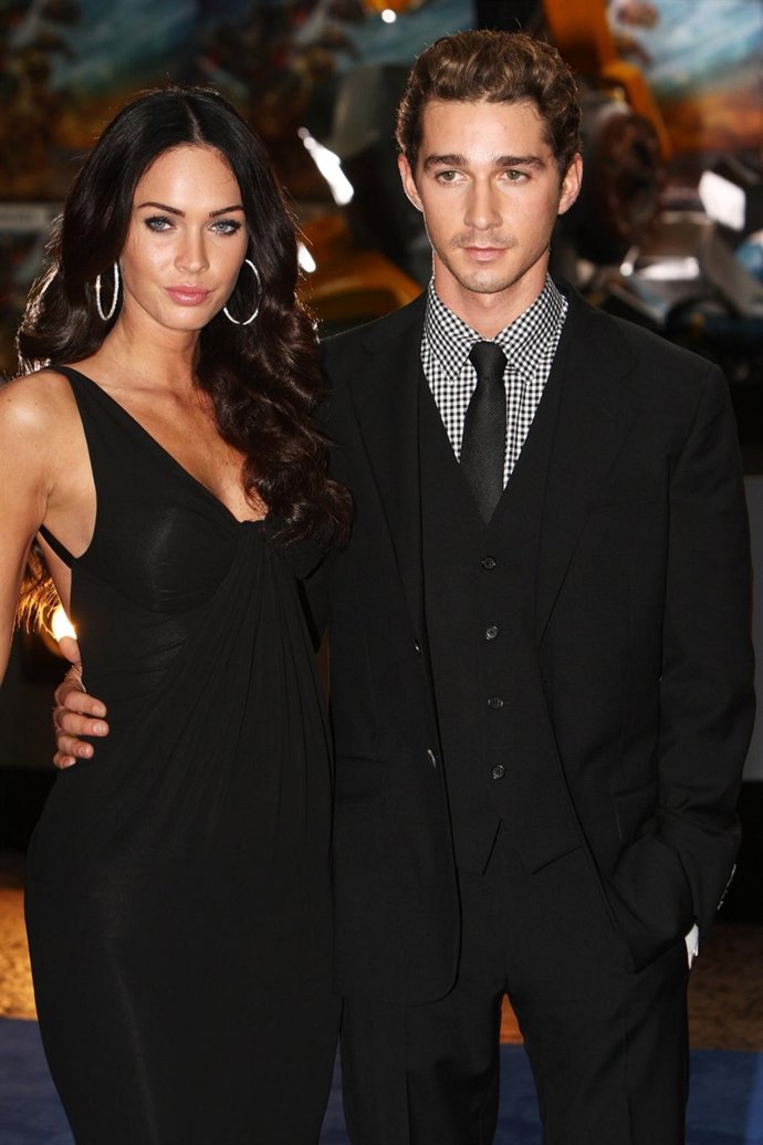 Megan Fox Y Shia Labeouf En Una Presentación De 'Transformers'