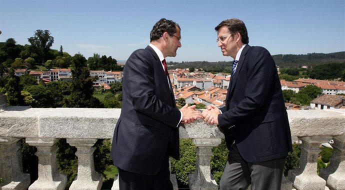 alberto nunez feijoo preside a toma de posesion do alcalde de santiago, gerardo 