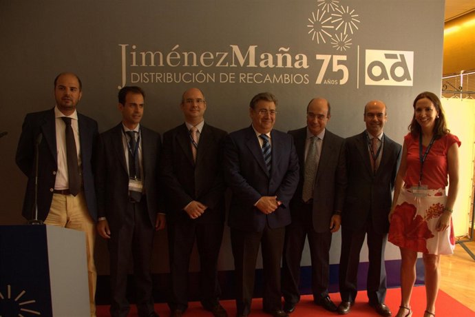 La Familia Jiménez Maña Con El Alcalde De Sevilla (En El Medio)