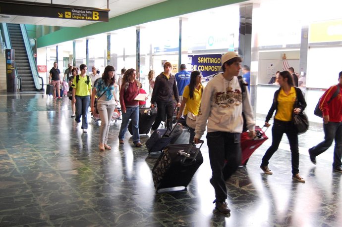Llegada De Jóvenes Que Participan En El Campamento De La Xunta