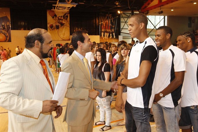 El Consejero De Asuntos Sociales Inaugura La V Edición Del Torneo De Baloncesto