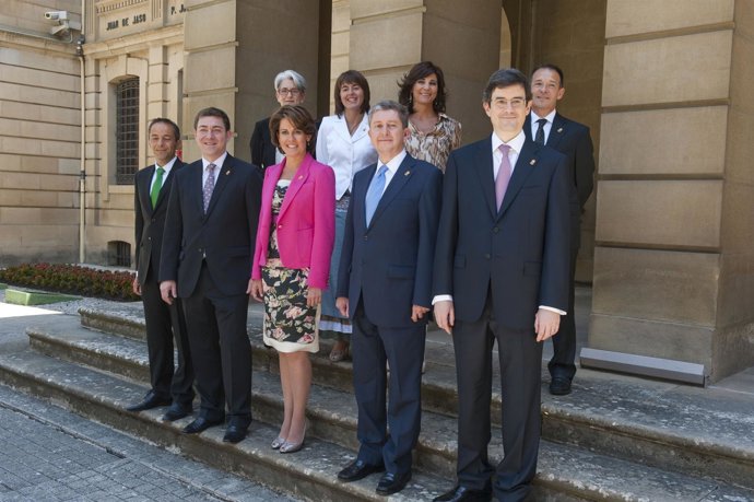 Foto De Familia Del Nuevo Gobierno De Navarra.
