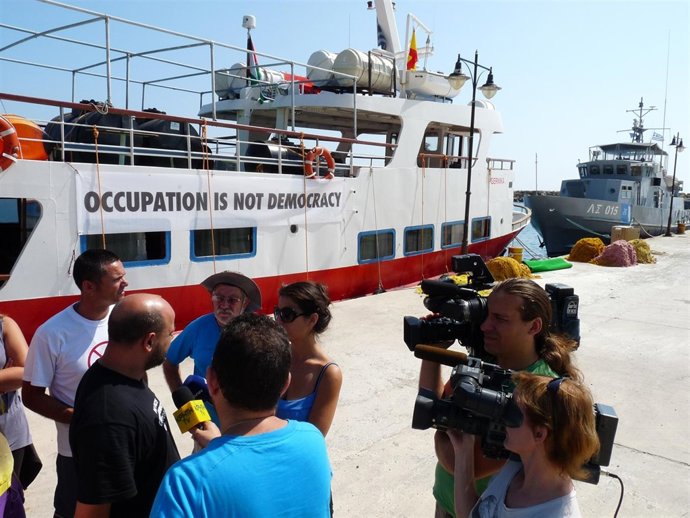 Rumbo A Gaza | NP Y Foto: 24 Españoles Permanecen Rodeados Por Patrulleras Grieg