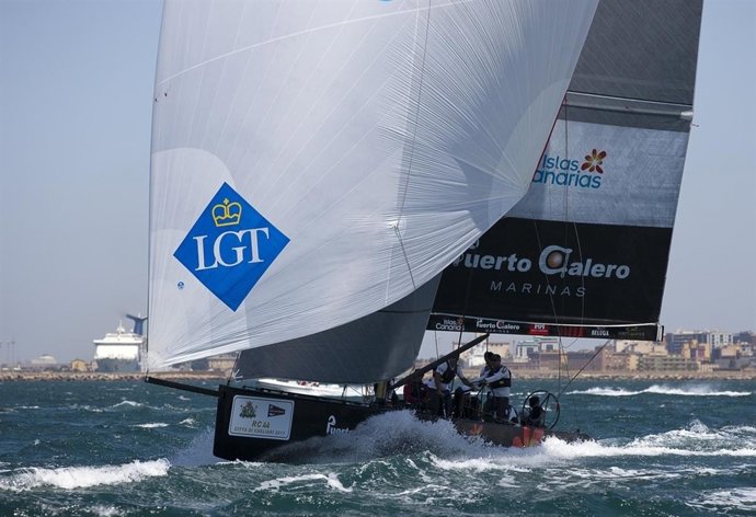 El 'Islas Canarias Puerto Calero' En Acción