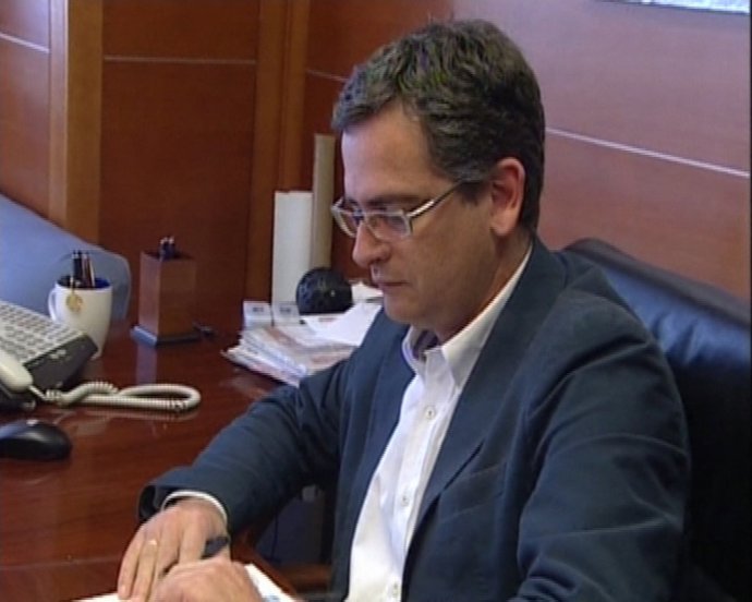 Basagoiti duda apoyar la fusión de cajas vascas