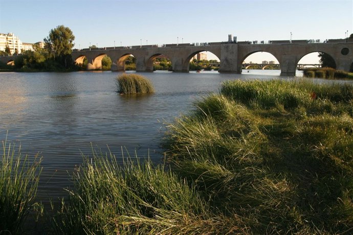Río Guadiana a su paso por Badajoz