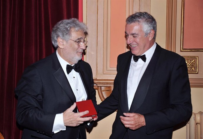 El Tenor Plácido Domingo E Ignacio García-Nieto (Cercle Liceu)               