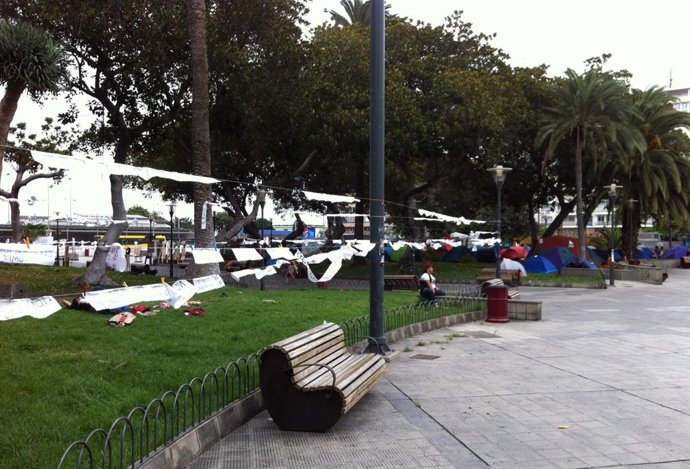 Plaza De San Telmo Con Los Acampados Del 15M