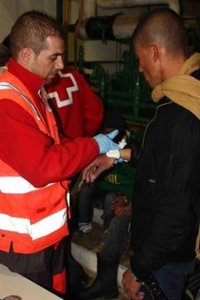 Prisión sin fianza para el patrón de la patera interceptada en Motril (Granada) con 60 inmigrantes a bordo