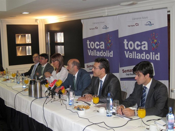 Presentación De La 'Semana Estrella' De Caja España-Duero