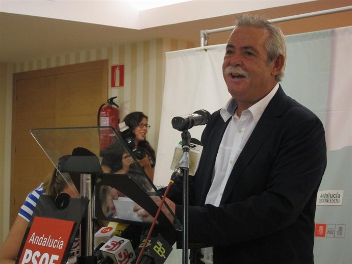 Luis Caparrós Presenta Su Candidatura A Dirigir A Los Socialistas Almerienses