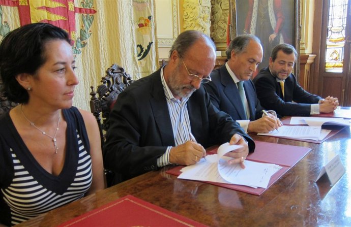 El Alcalde De Valladolid Firma Un Convenio Con El Presidente De Caja España-Duer