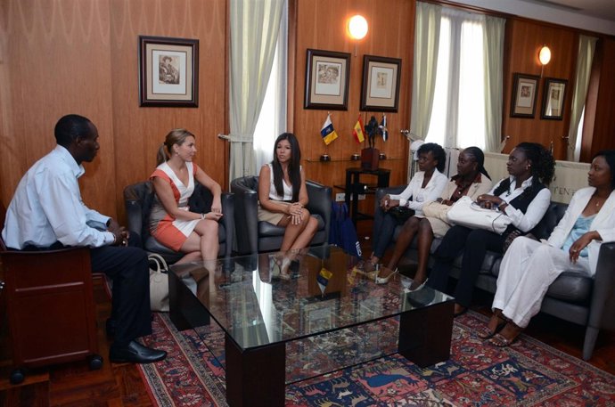 NOTA DE PRENSA Y FOTO: SENEGAL PRACTICAS ESTUDIANTES DE TURISMO