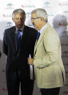 El Consejero Andaluz De Gobernación Y Justicia Y Su Delegado En Cádiz