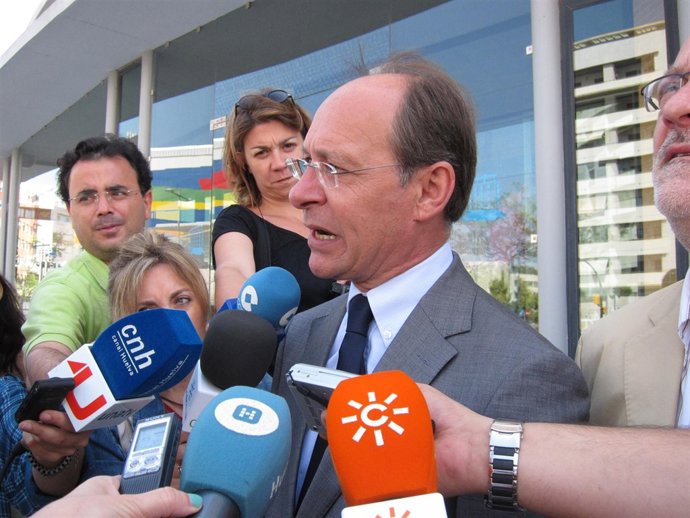 El Consejero De Medio Ambiente, José Juan Díaz Trillo, Ante Los Medios.