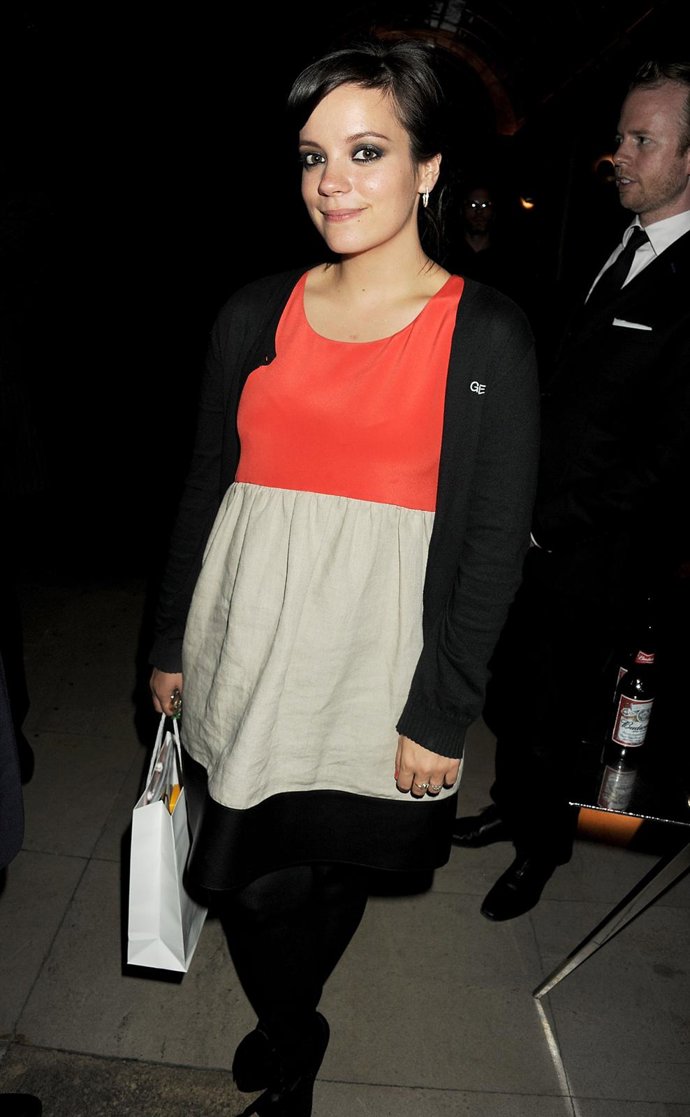Lily Allen Posando En Un Evento