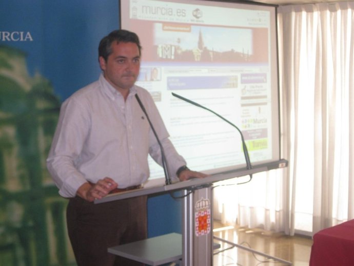 El Concejal Rafael Gómez