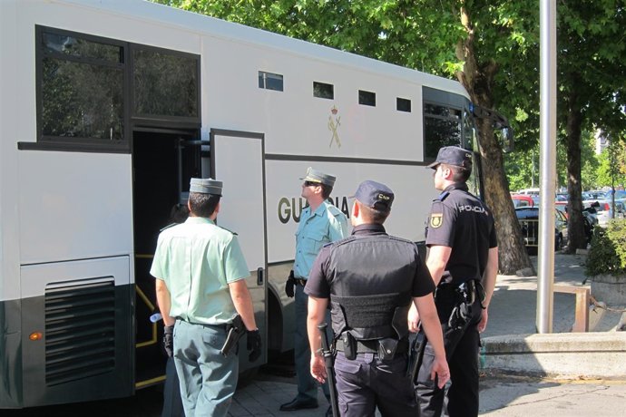 Furgón De Presos En La Audiencia Provincial De Madrid