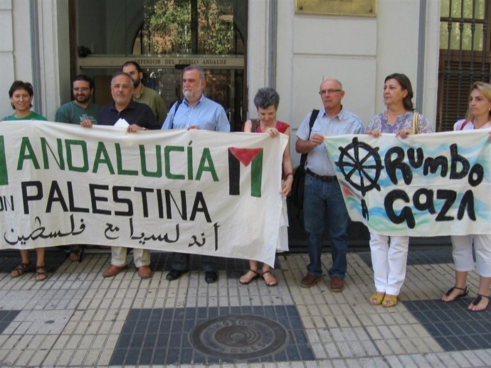 Miembros De Rumbo A Gaza Ocupan La Oficina Del Defensor Del Pueblo Andaluz