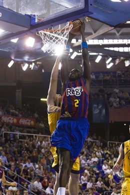 Ndong machaca el aro canario