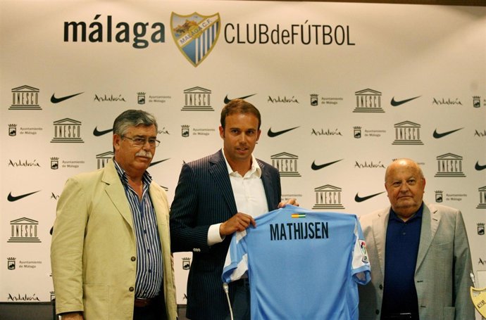 El Central Internacional Holandés Joris Mathijsen, Presentado Con El Málaga