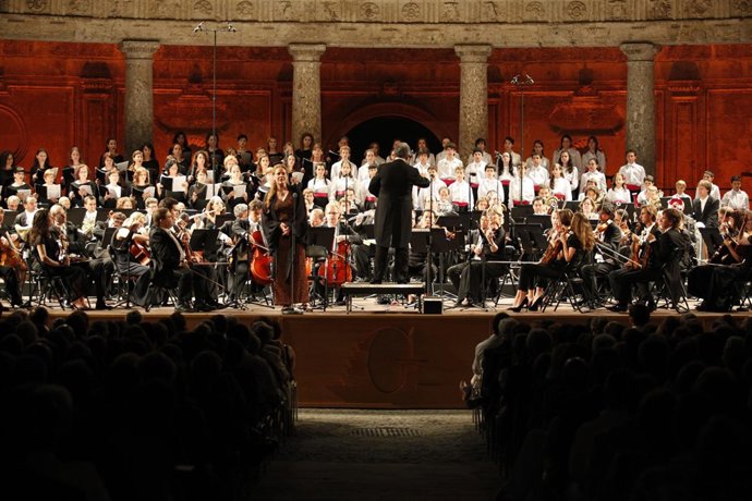 El Coro De La Generalitat Actúa En El Madrid Arena
