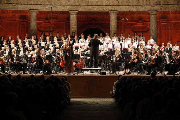 El Coro De La Generalitat Actúa En El Madrid Arena