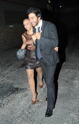 Chenoa Y Alain Cornejo Pasean Juntos Por Madrid 