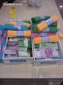 Dinero Incautado En Paquetes De Toallitas        