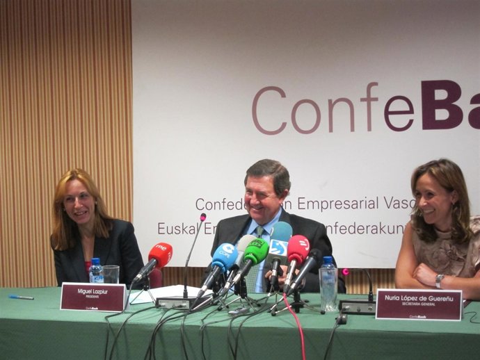 Miguel Lazpiur, Junto A Responsables De Confebask