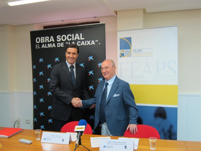 César García Y José María Herreros Tras La Firma Del Convenio