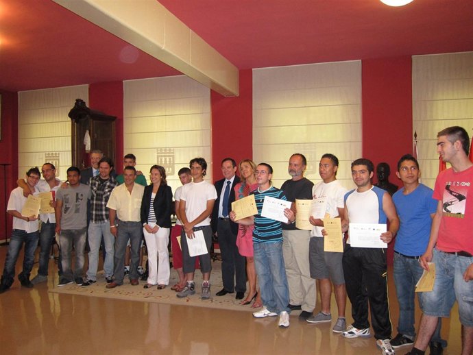 Imagen De La Entrega De Diplomas